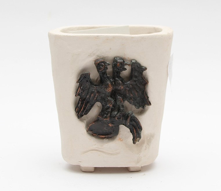 Čaša - grb (keramika s umetnutim grbom grada Rijeke od bronce)